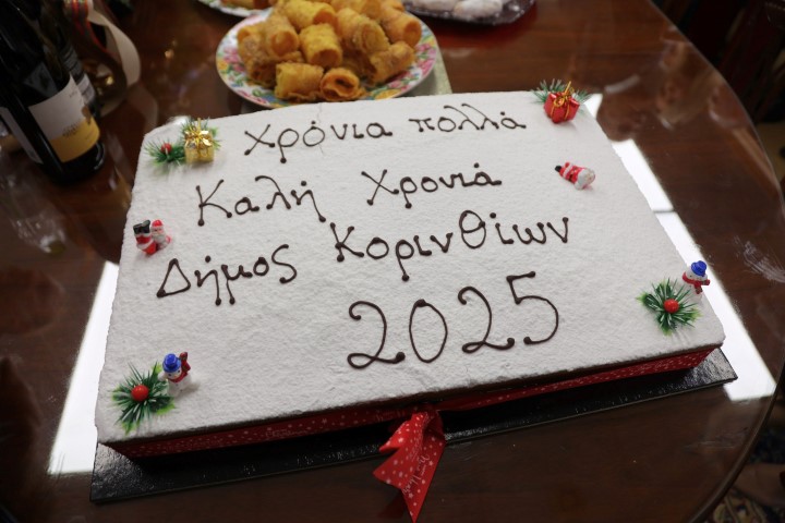 Πρώτη μέρα του χρόνου και στο Δημαρχείο Κορίνθου, κατά τα ειωθότα, αντάλλαξαν ευχές