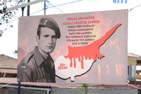 Με σεμνότητα και συγκίνηση, η Κοινότητα Κρυονερίου τίμησε  τον φονευθέντα  Ήρωα της ΕΛΔΥΚ Χρήστο Ζάρκο, στην Πλατεία Ηρώων.